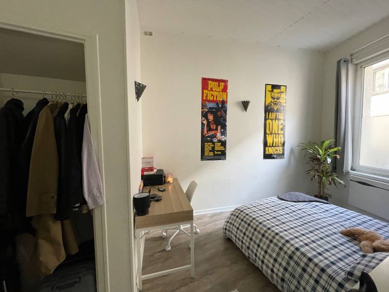 Investir dans un appartement T1 bis loué dans un immeuble en pierre dans Bordeaux centre 