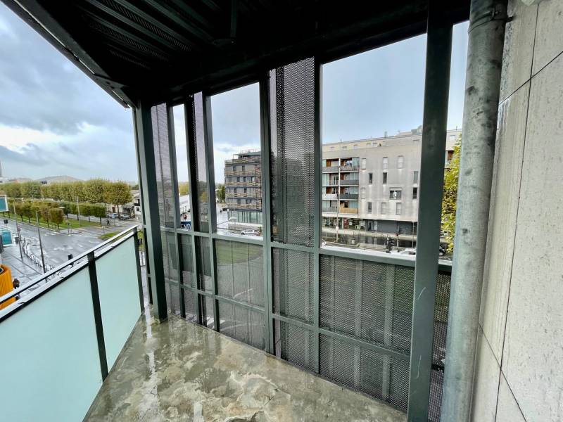 Investir dans un appartement de type 3 dans une résidence sécurisee au pied du tram sur le Bas Cenon  
