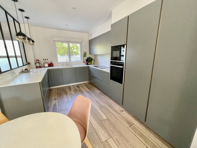 Acheter une maison neuve familiale avec 4 chambres et un bureau un jardin et un garage sur Bordeaux Bastide  